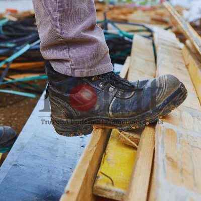Safety Shoes in Dubai